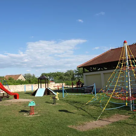 Aparthotel Fojtova Studna 3*
